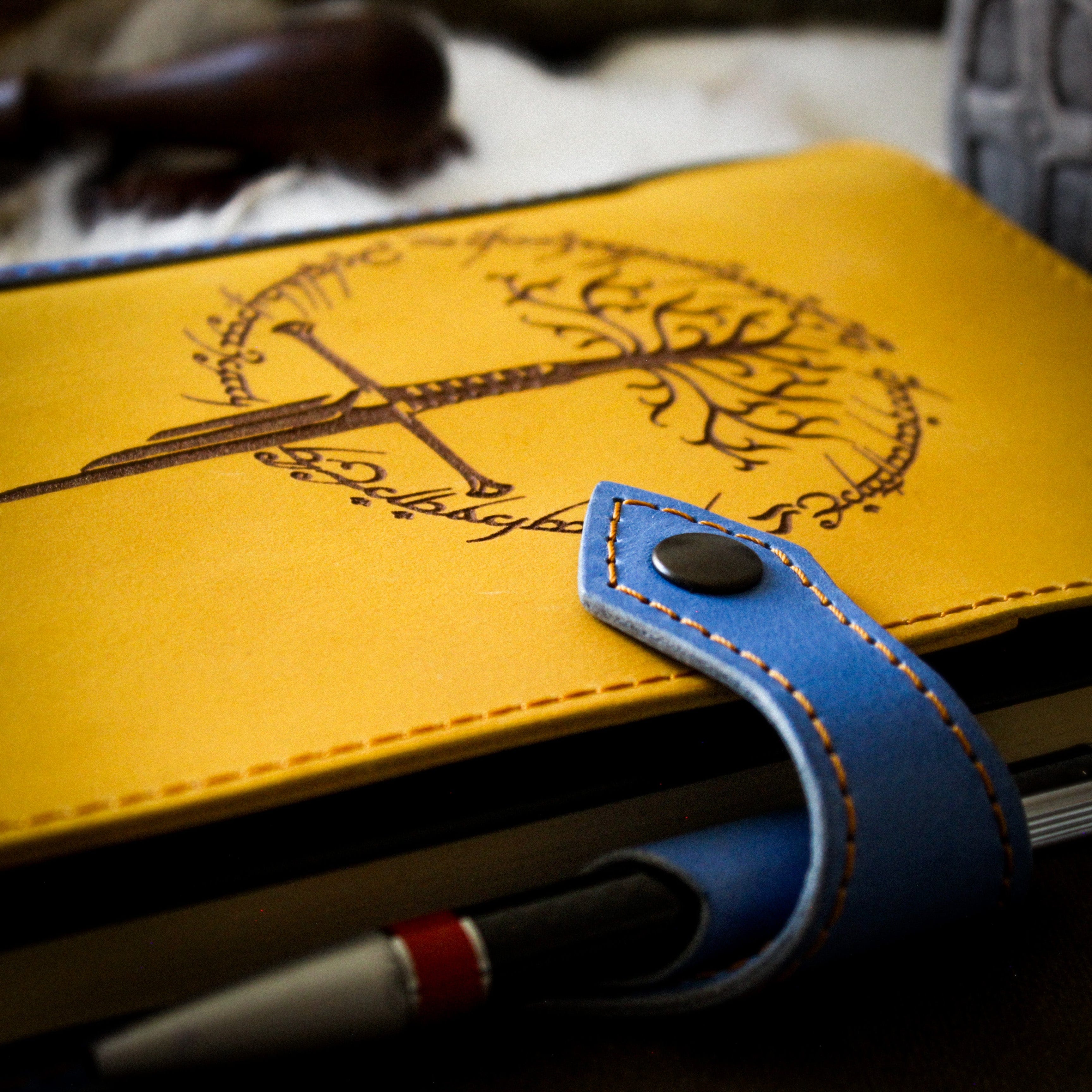 Couvre-livre artisanal du Gondor (Bleu & Jaune) - Image 4