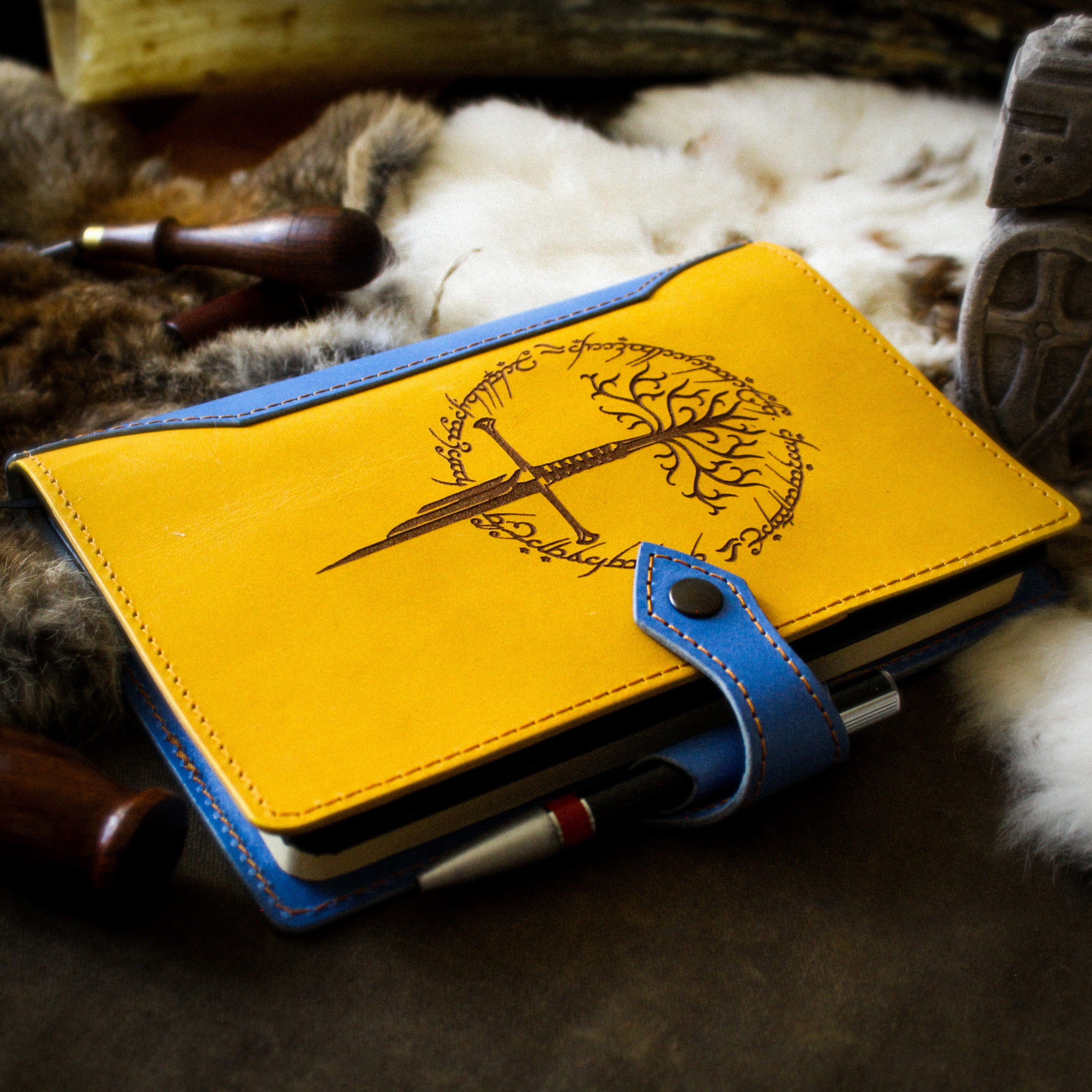 Couvre-livre artisanal du Gondor (Bleu & Jaune) - Image 5
